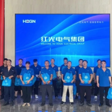 2025年7月 【“夏送清凉”举行时】乐清经济开发区总工会慰问正点游戏电气集团生产一线